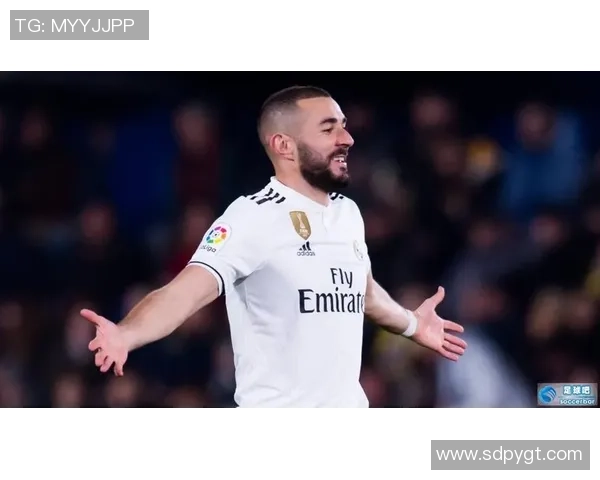 本泽马在足球历史上的地位与成就解析及其对未来的影响展望